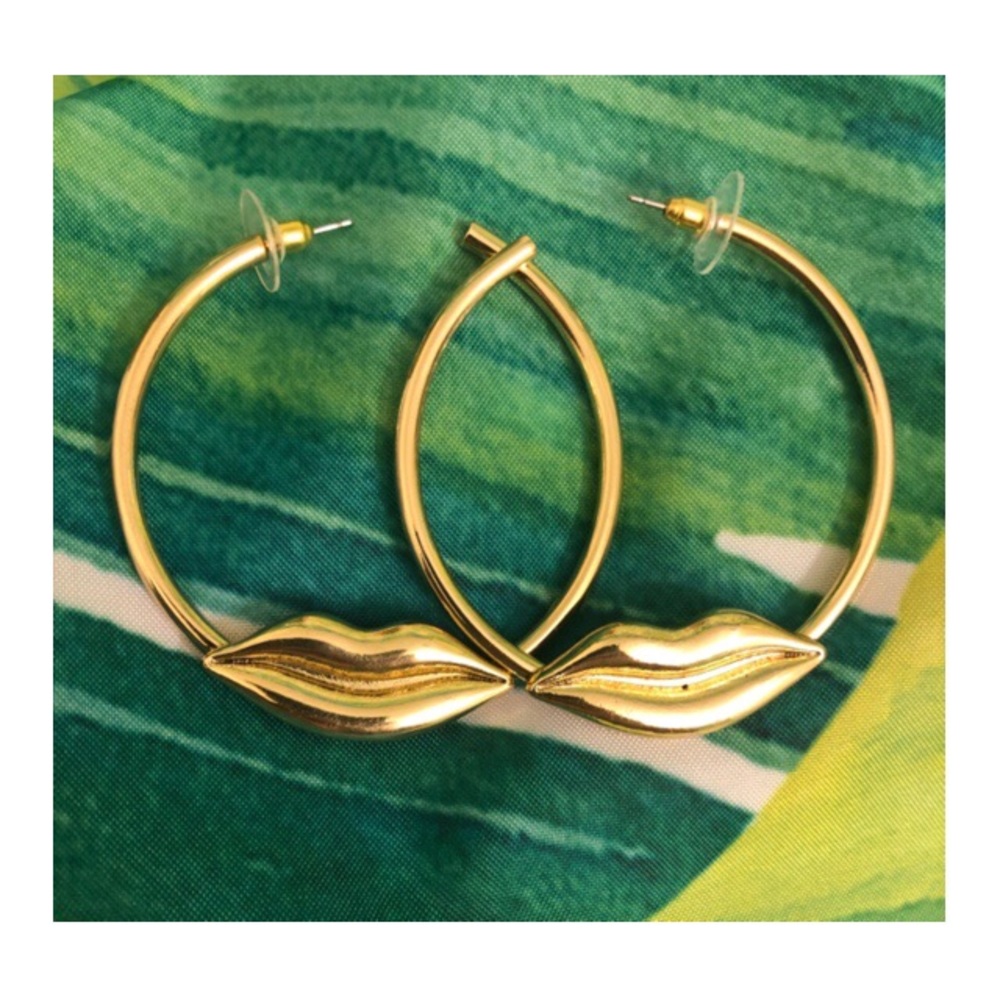 Gold lips hoop earrings 👄